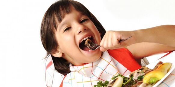 el niño comió verduras a dieta con pancreatitis